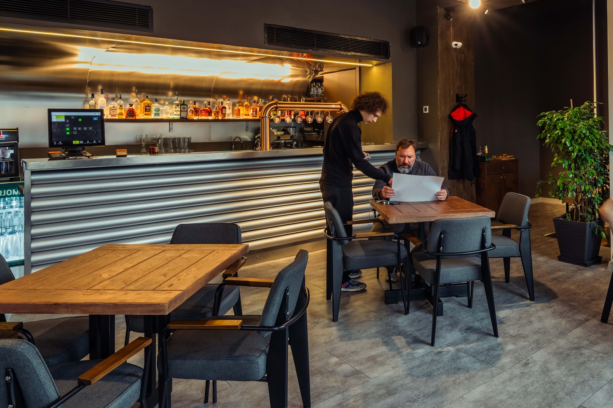 ალხანაიძე ლუდის რესტორანი 4